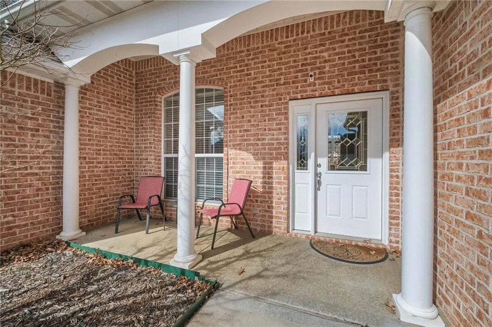 4413 Arlington Dr, Rogers, AR 72758