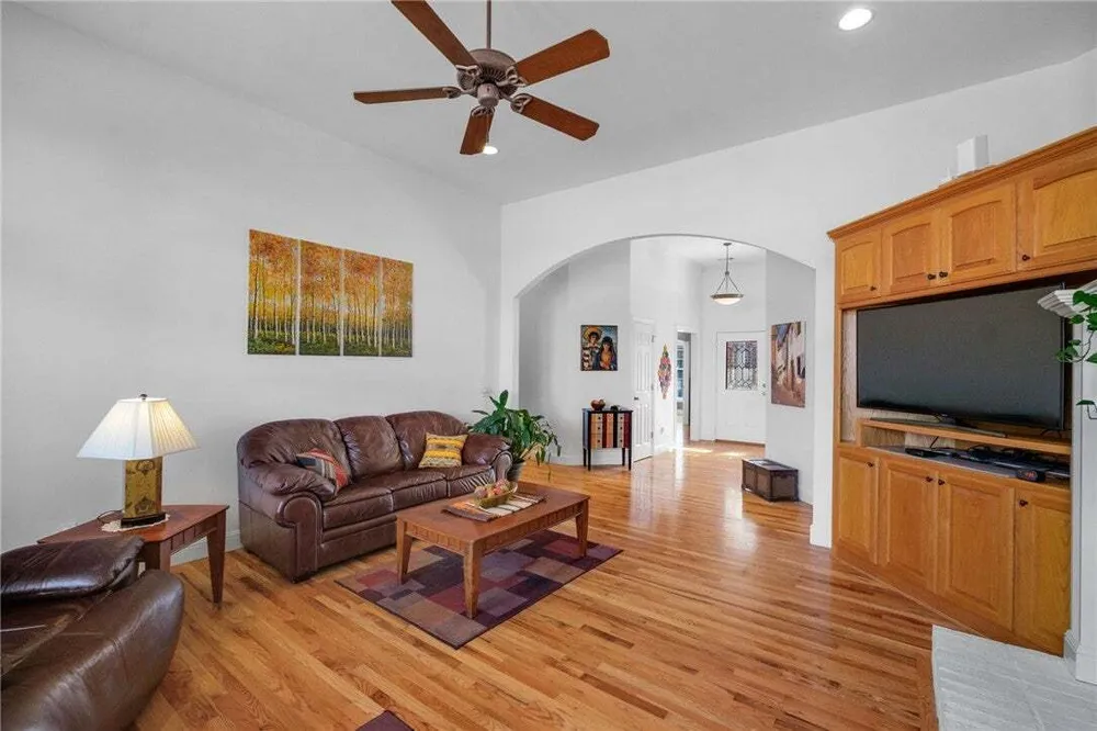4413 Arlington Dr, Rogers, AR 72758