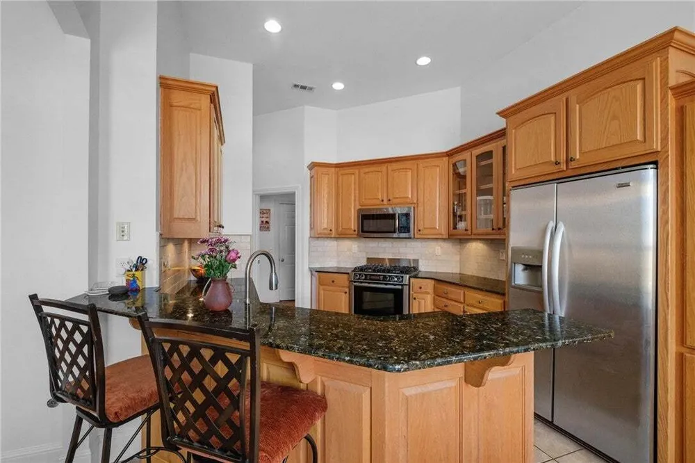 4413 Arlington Dr, Rogers, AR 72758