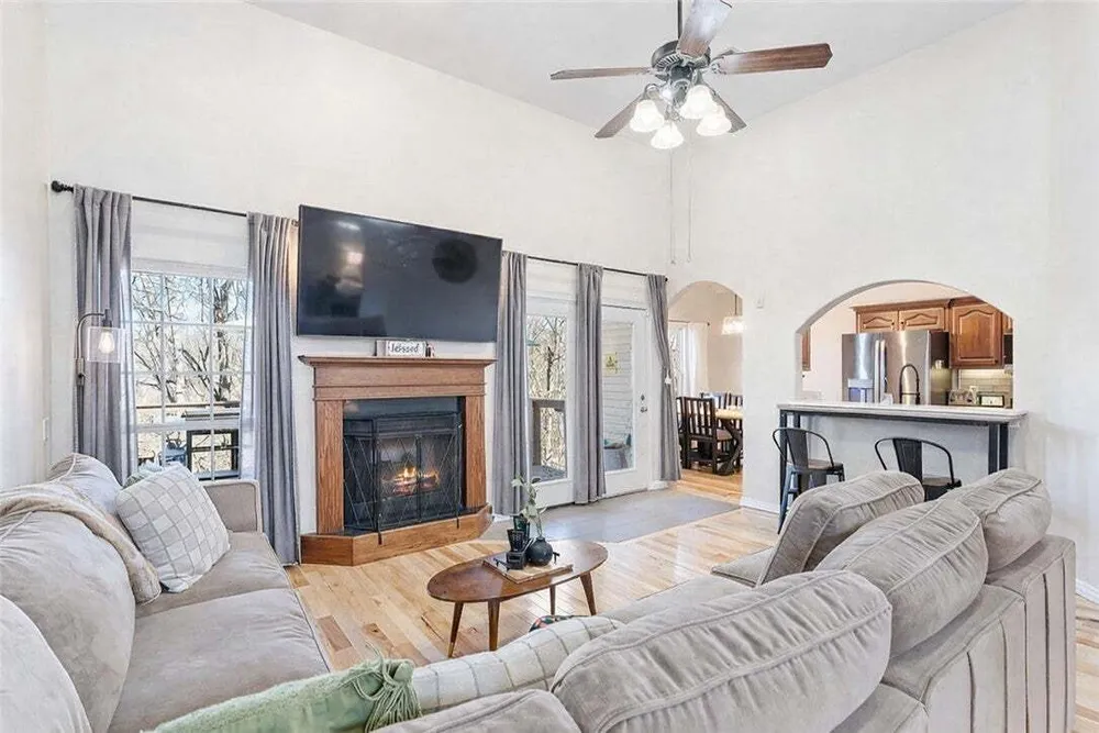 6 Burns Circle, Bella Vista, AR 72714