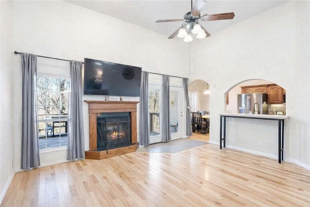 6 Burns Circle, Bella Vista, AR 72714