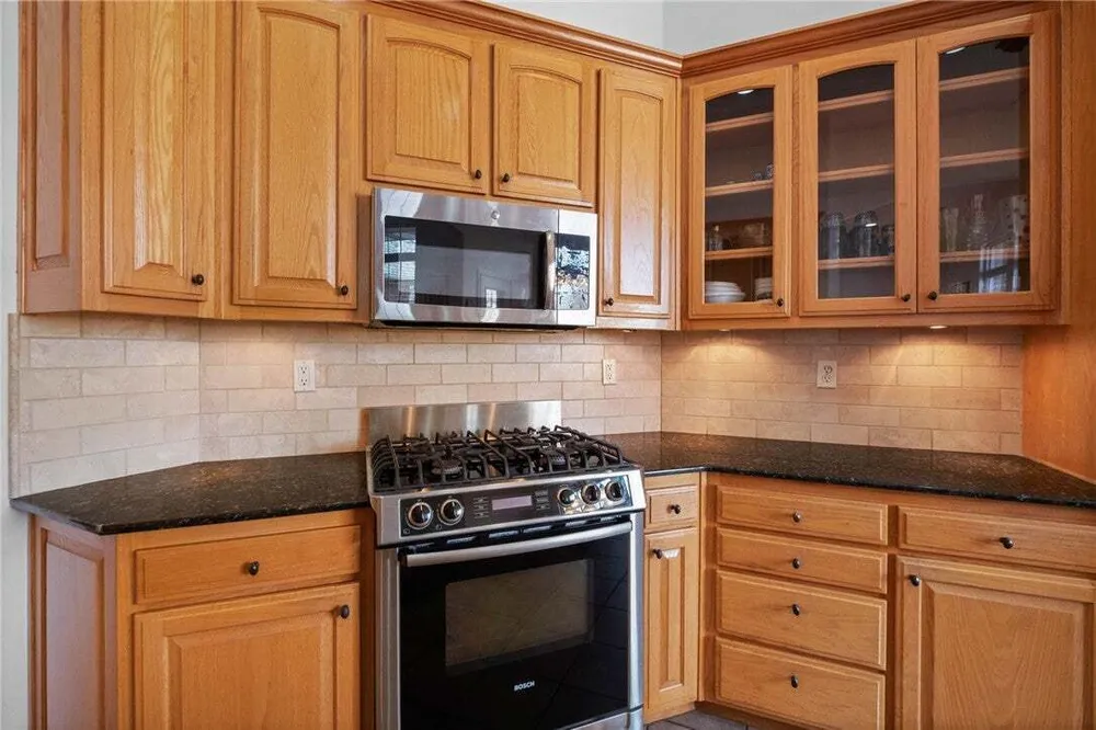 4413 Arlington Dr, Rogers, AR 72758