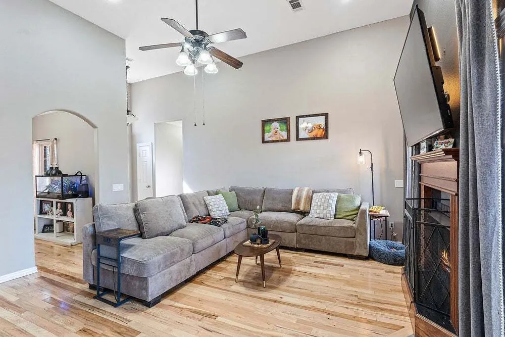 6 Burns Circle, Bella Vista, AR 72714