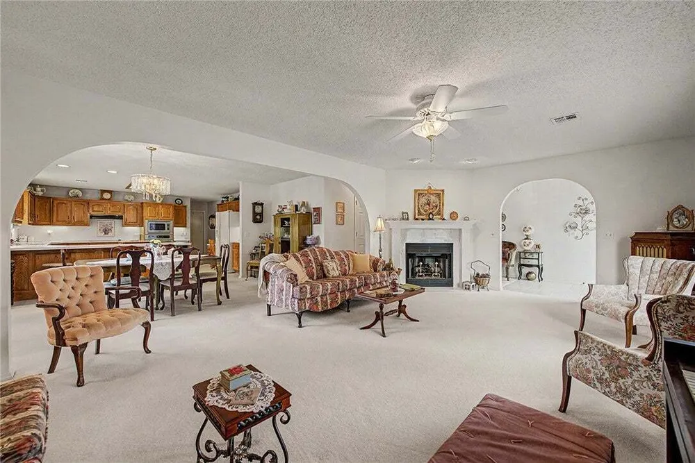 210 Lyndal Ln, Bentonville, AR 72712