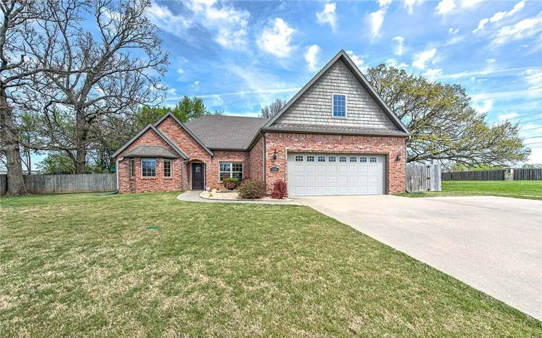 1806 Sandpiper Ave, Lowell, AR 72745