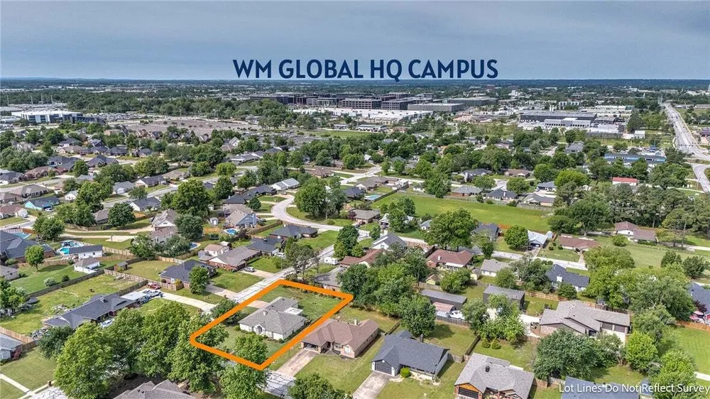 210 Lyndal Ln, Bentonville, AR 72712