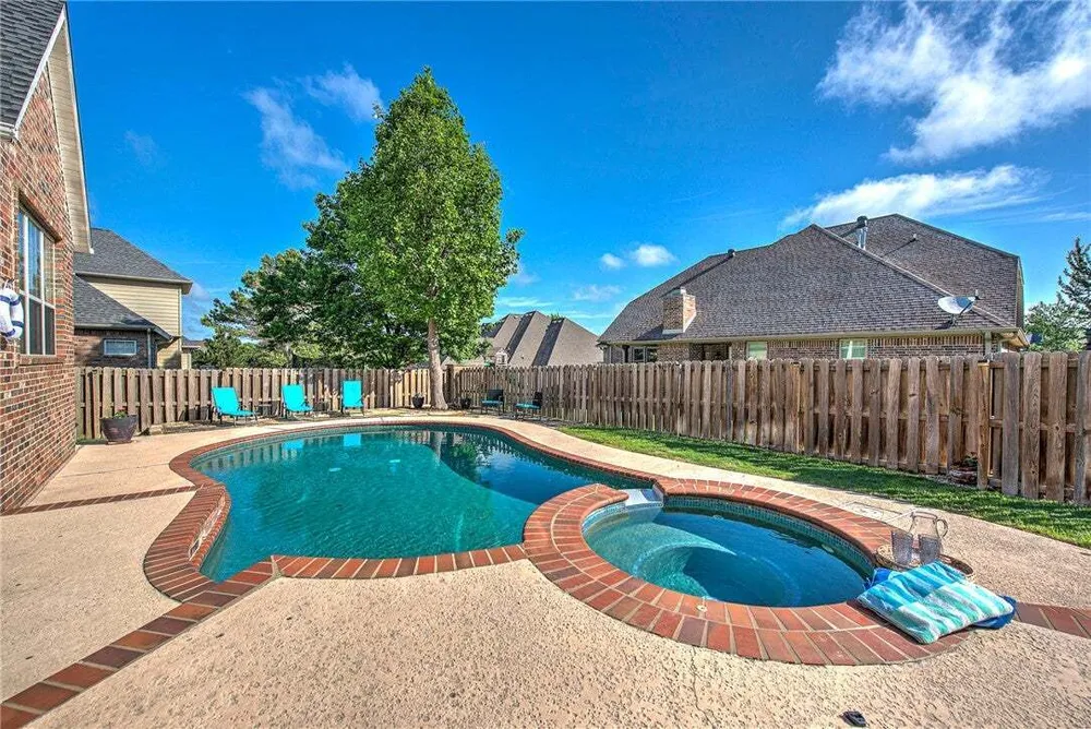 6605 SOUTH WILLOWRIDGE LANE, Rogers, AR 72758