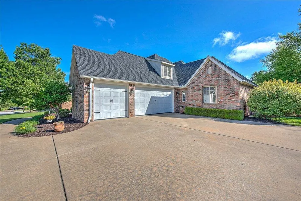 6605 SOUTH WILLOWRIDGE LANE, Rogers, AR 72758