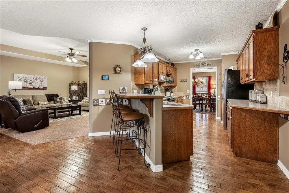 909 E Apple Blossom Ave, Springdale, AR 72764
