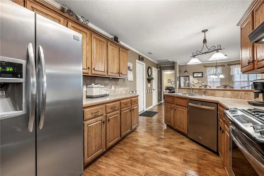 909 E Apple Blossom Ave, Springdale, AR 72764