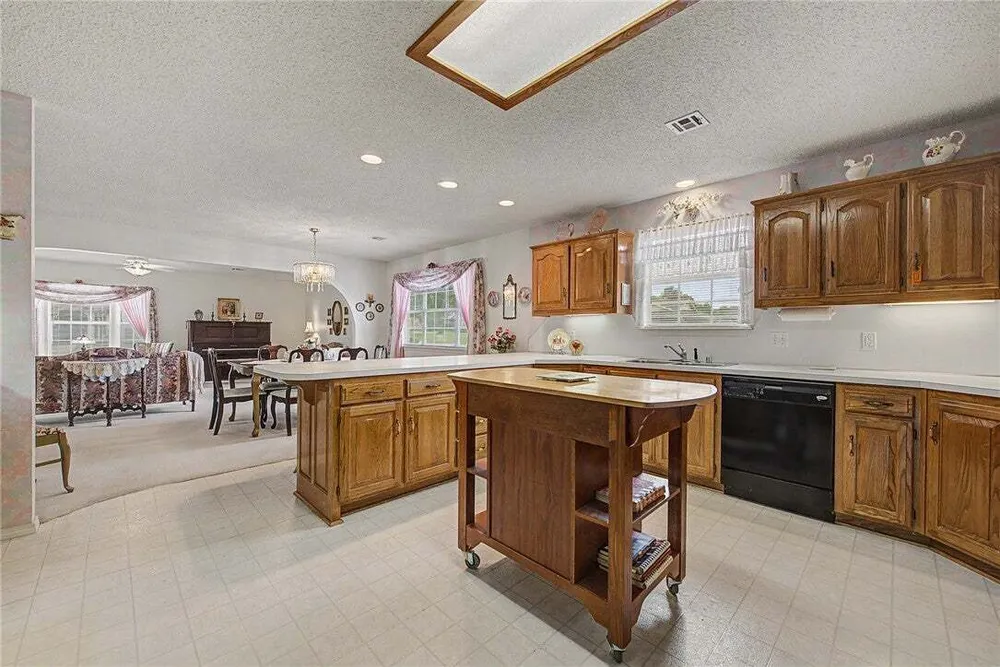 210 Lyndal Ln, Bentonville, AR 72712