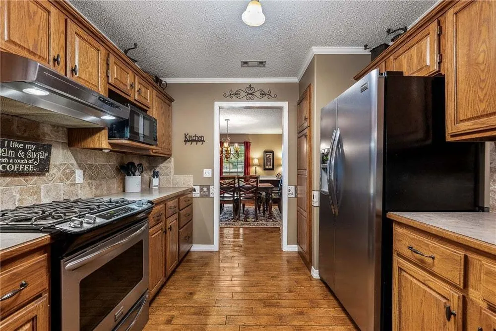 909 E Apple Blossom Ave, Springdale, AR 72764
