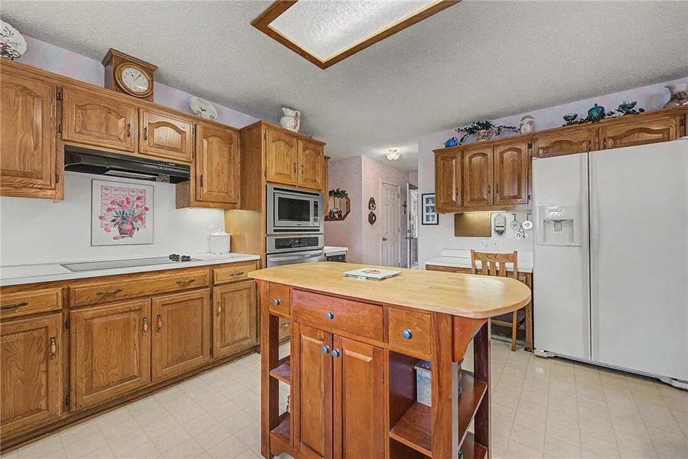 210 Lyndal Ln, Bentonville, AR 72712
