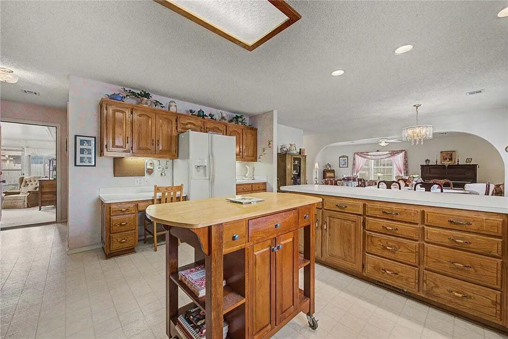 210 Lyndal Ln, Bentonville, AR 72712
