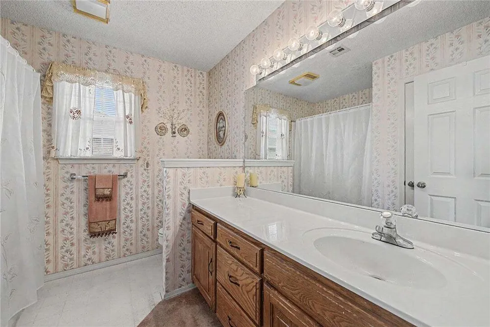 210 Lyndal Ln, Bentonville, AR 72712
