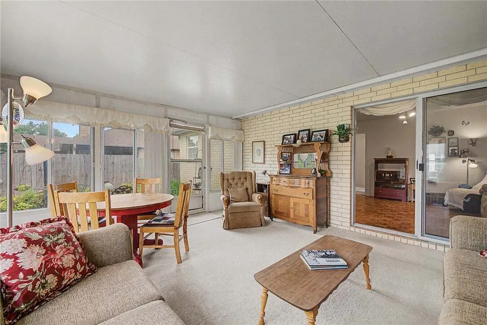 210 Lyndal Ln, Bentonville, AR 72712