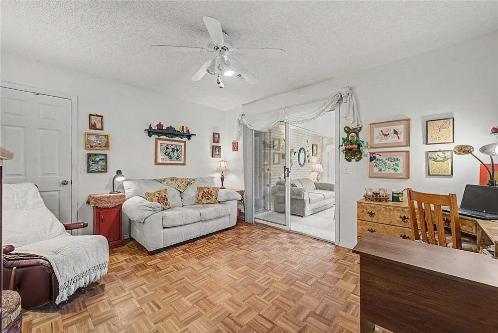 210 Lyndal Ln, Bentonville, AR 72712