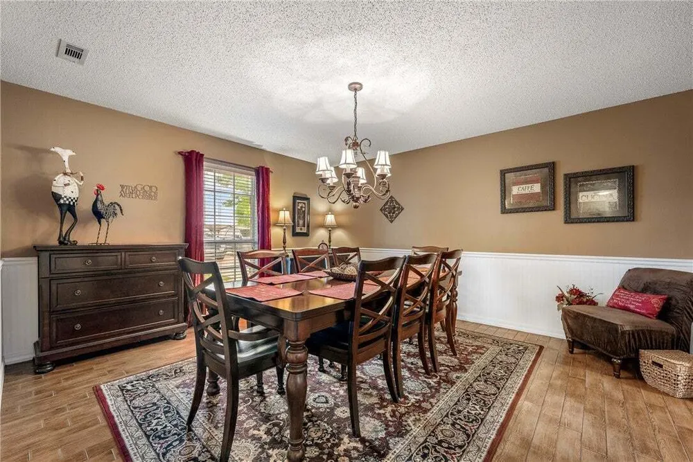 909 E Apple Blossom Ave, Springdale, AR 72764