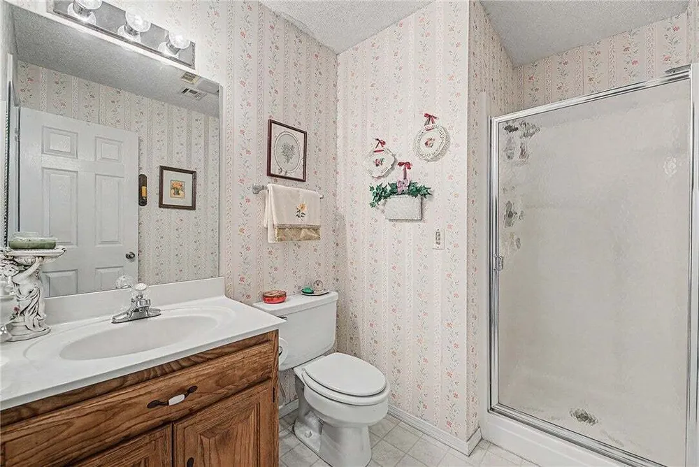 210 Lyndal Ln, Bentonville, AR 72712