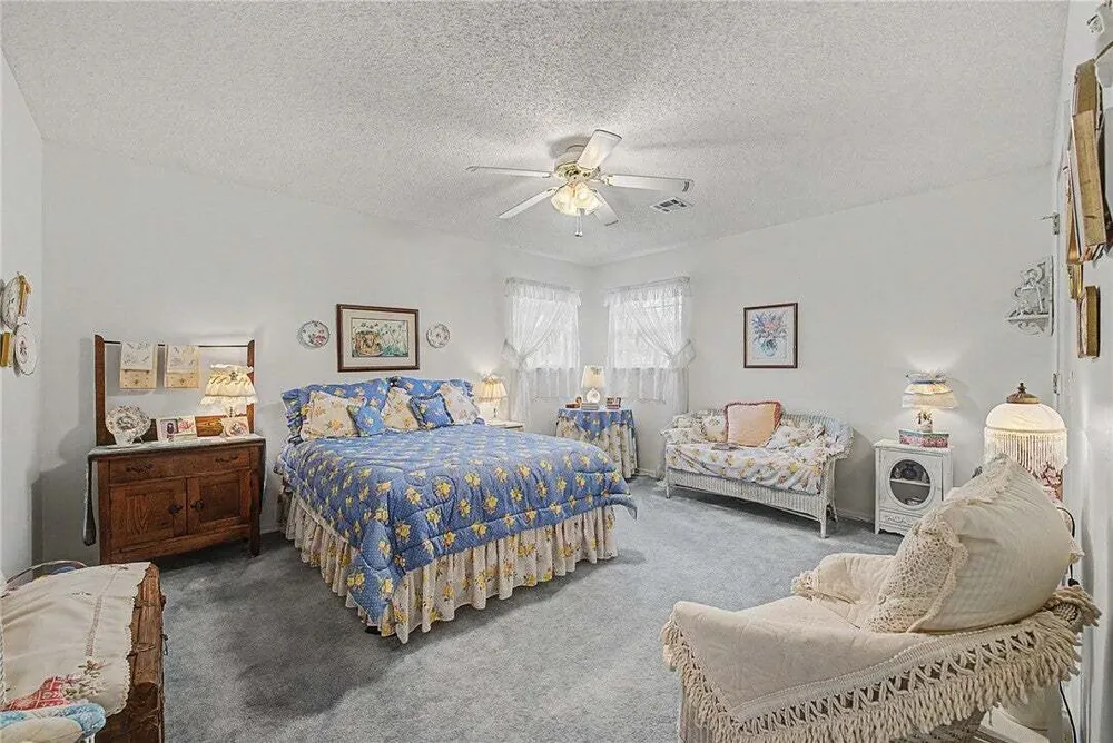 210 Lyndal Ln, Bentonville, AR 72712