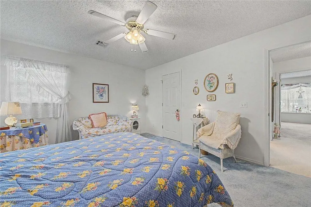 210 Lyndal Ln, Bentonville, AR 72712