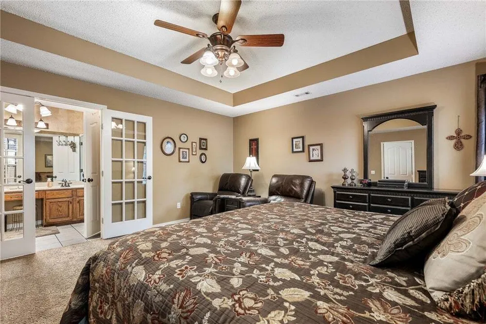 909 E Apple Blossom Ave, Springdale, AR 72764