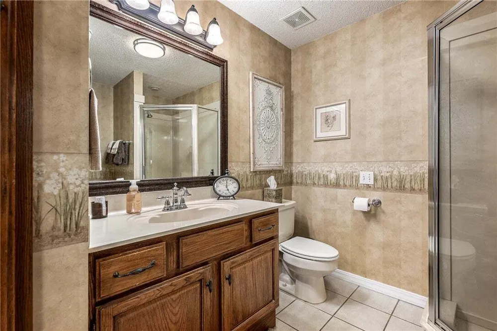 909 E Apple Blossom Ave, Springdale, AR 72764
