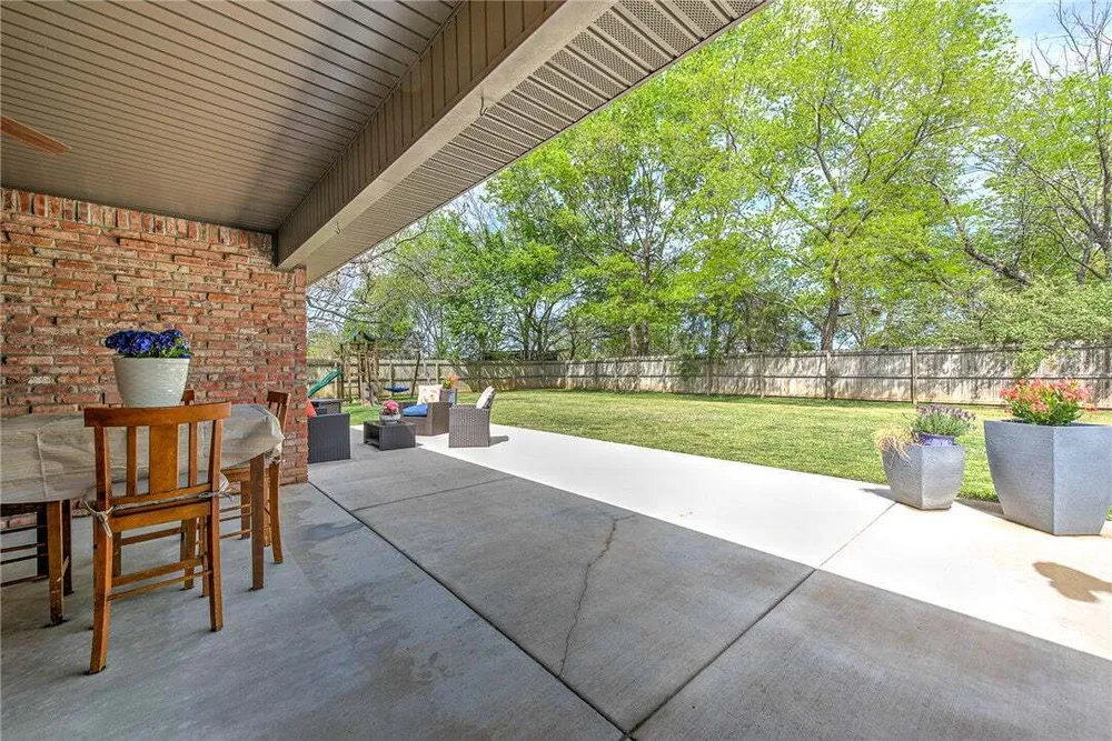1806 Sandpiper Ave, Lowell, AR 72745