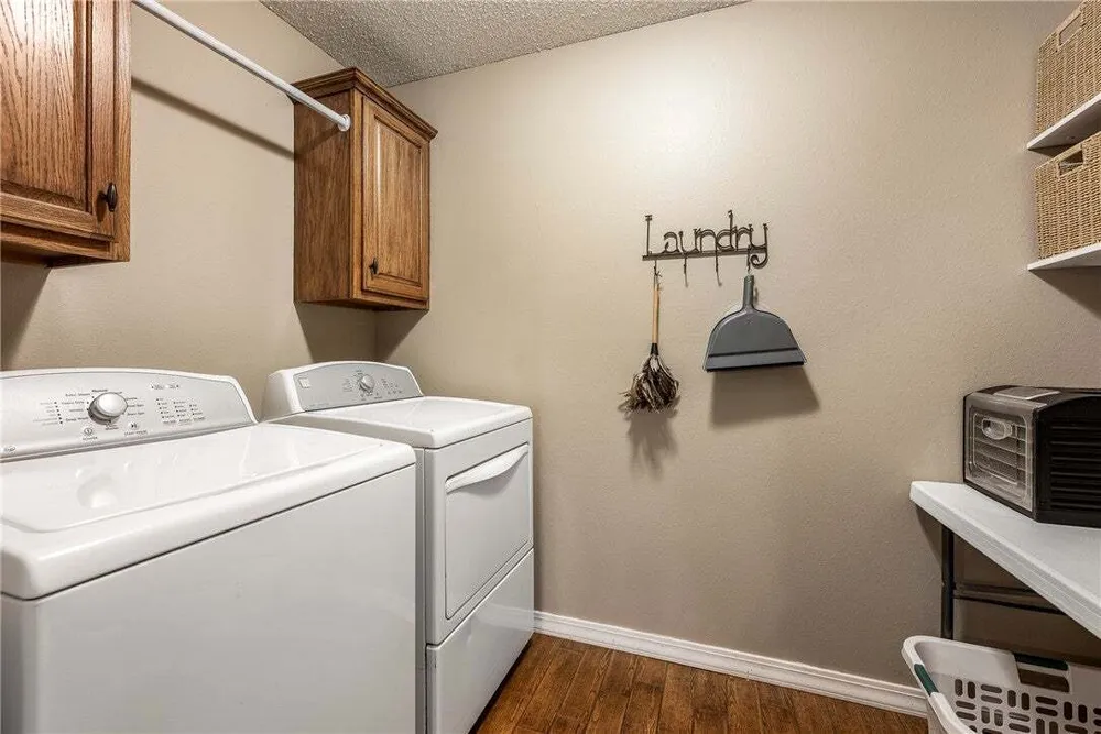 909 E Apple Blossom Ave, Springdale, AR 72764