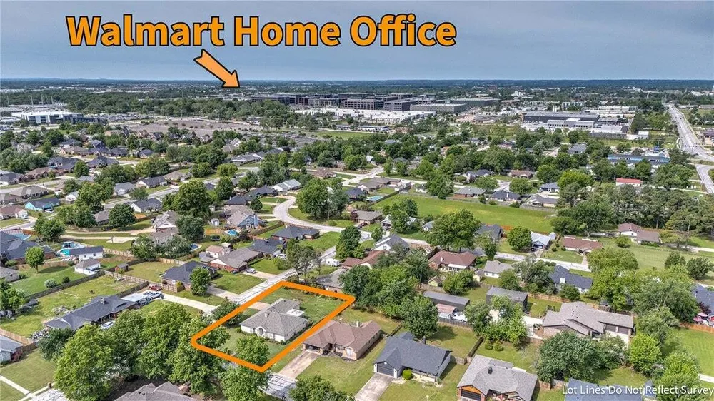 210 Lyndal Ln, Bentonville, AR 72712