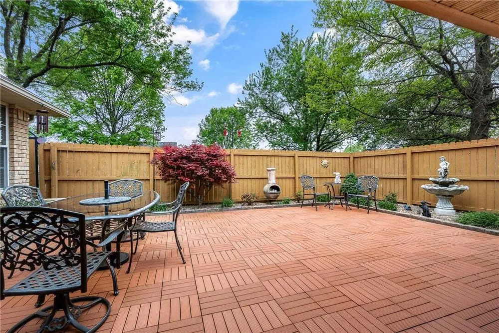 909 E Apple Blossom Ave, Springdale, AR 72764