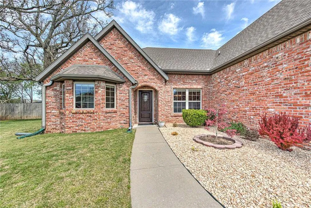 1806 Sandpiper Ave, Lowell, AR 72745
