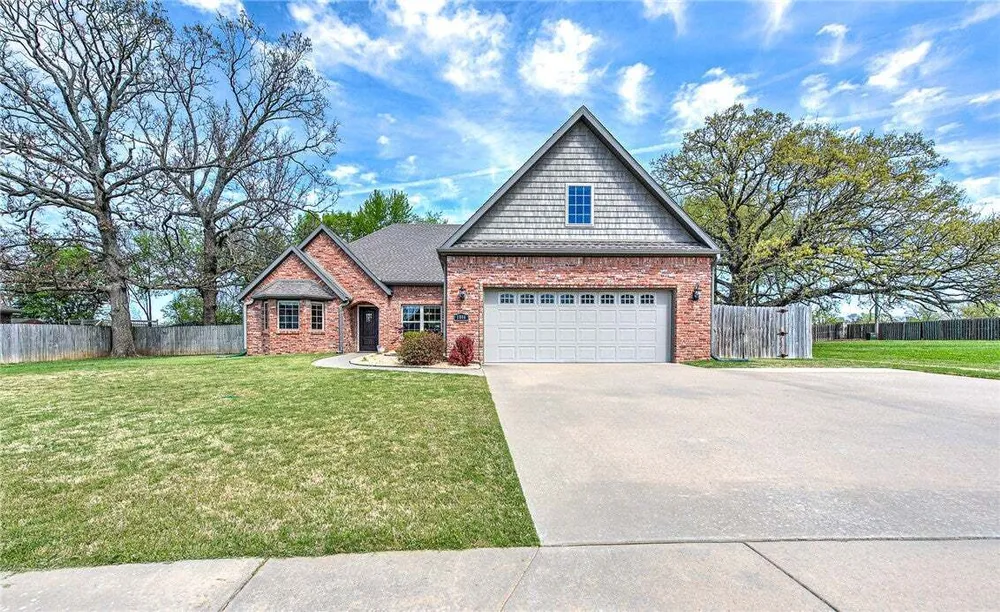 1806 Sandpiper Ave, Lowell, AR 72745