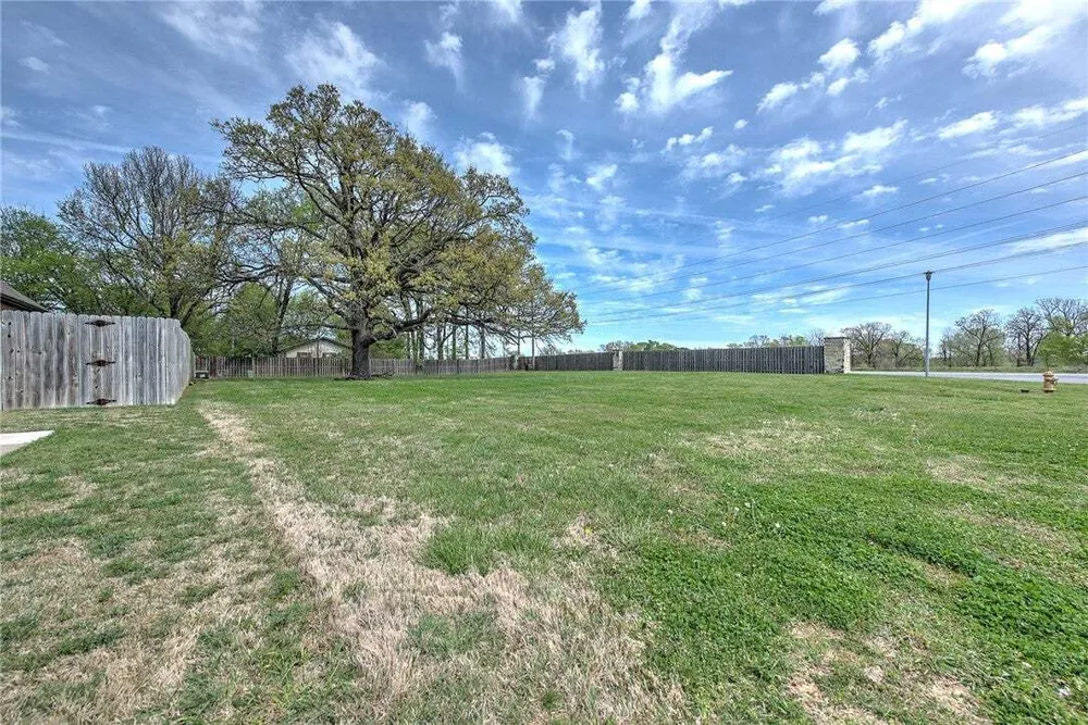 1806 Sandpiper Ave, Lowell, AR 72745