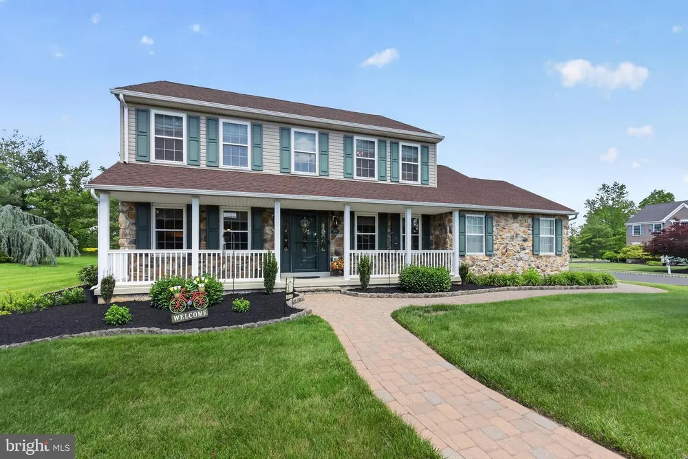 203 Glenview Dr, Warrington, PA 18976