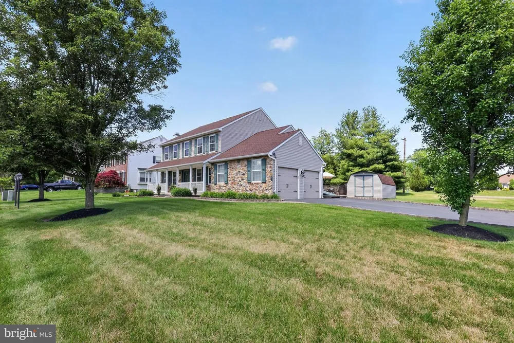 203 Glenview Dr, Warrington, PA 18976