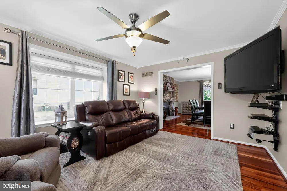 203 Glenview Dr, Warrington, PA 18976