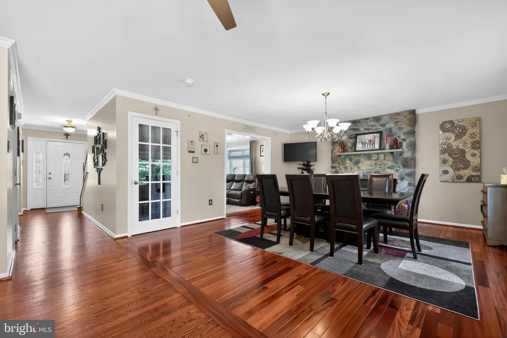 203 Glenview Dr, Warrington, PA 18976