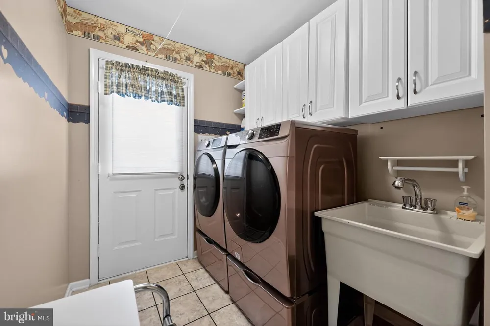 203 Glenview Dr, Warrington, PA 18976