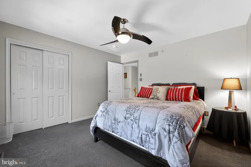 203 Glenview Dr, Warrington, PA 18976
