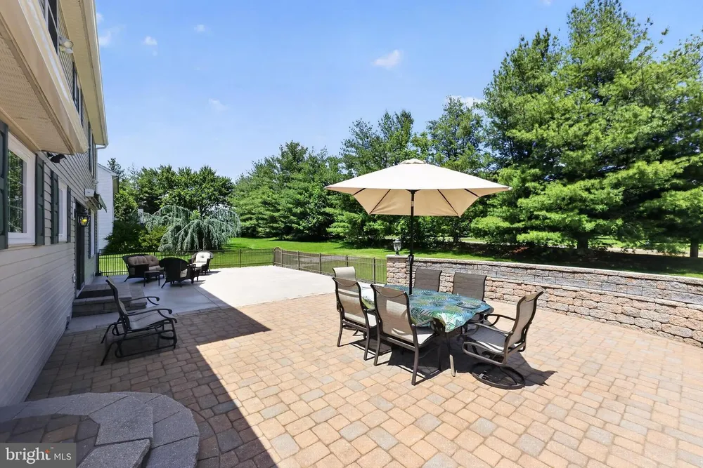 203 Glenview Dr, Warrington, PA 18976
