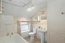 Corby Road, Weldon, CORBY