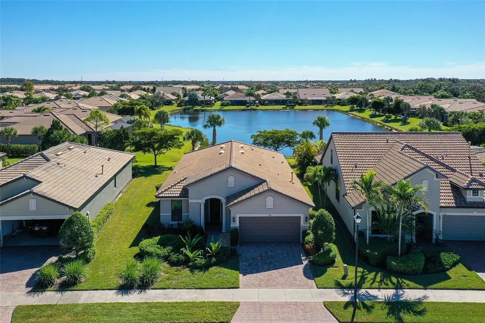 5341 Sundew Dr, Sarasota, FL 34238