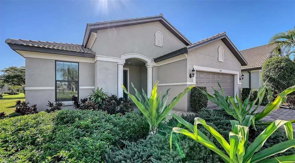 5341 Sundew Dr, Sarasota, FL 34238