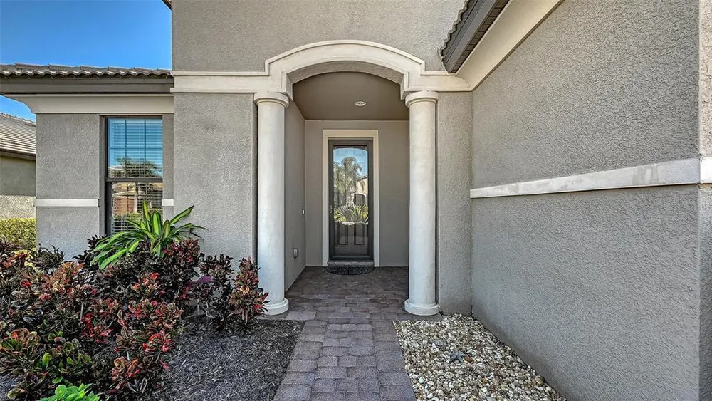 5341 Sundew Dr, Sarasota, FL 34238