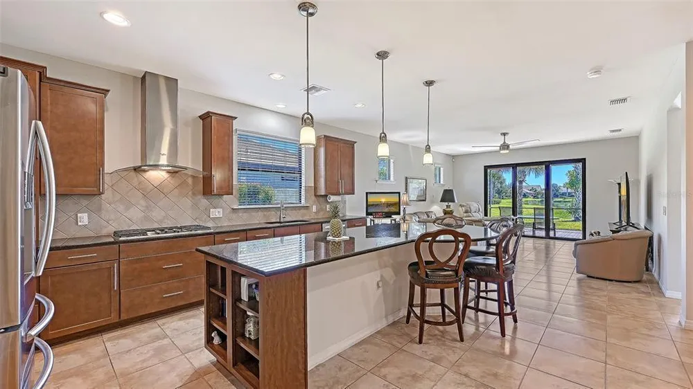 5341 Sundew Dr, Sarasota, FL 34238