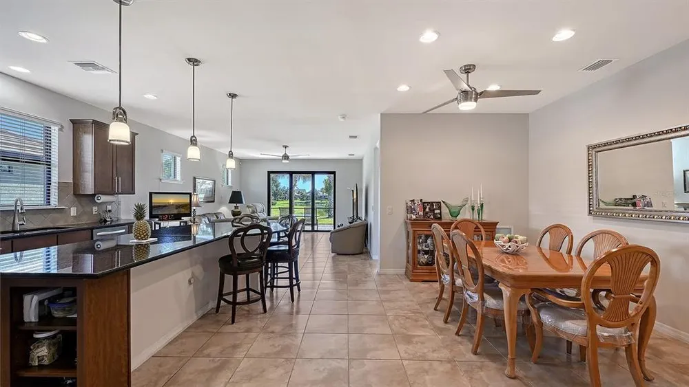 5341 Sundew Dr, Sarasota, FL 34238