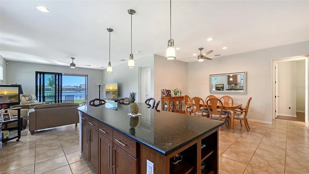 5341 Sundew Dr, Sarasota, FL 34238