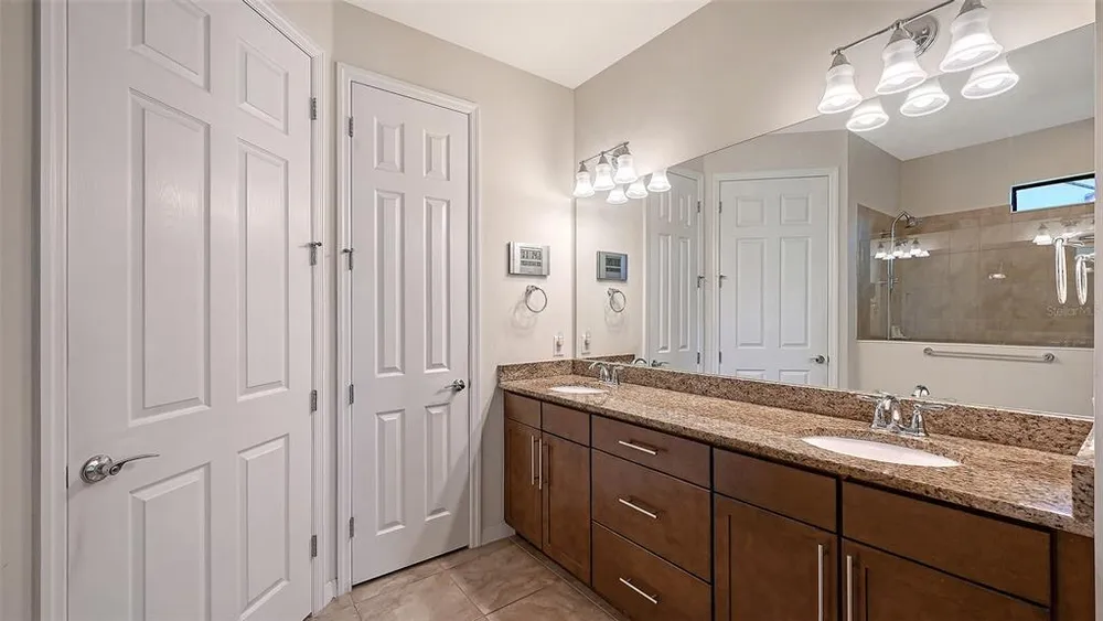 5341 Sundew Dr, Sarasota, FL 34238
