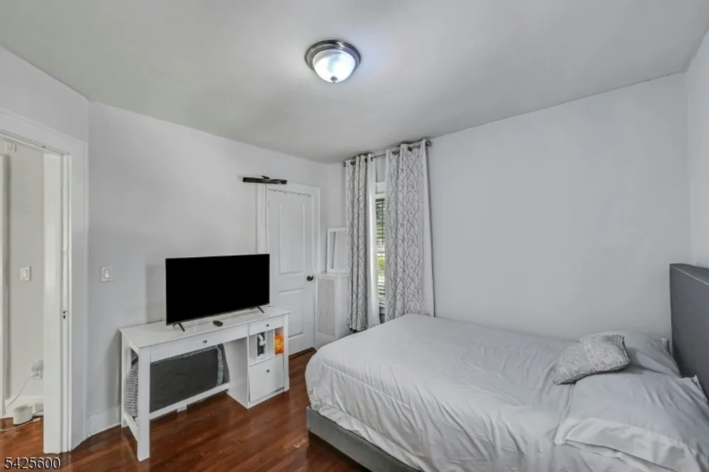 277 Madison Ave, Clifton, NJ 07011